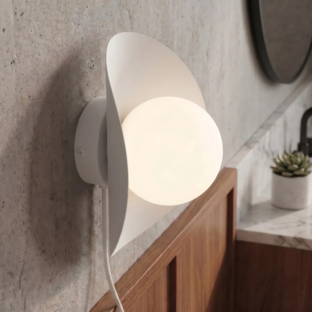 Applique da Parete FIERO M WL1 G9 con Presa Elettrica e Interruttore