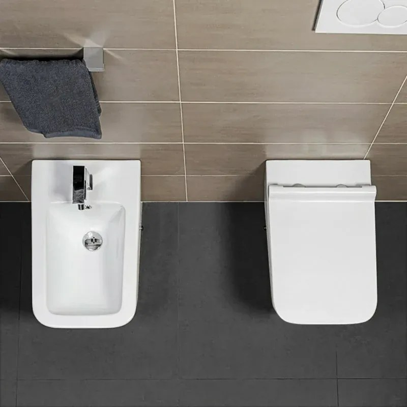 Sanitari filomuro Rimless serie Malaga completo di sedile rallenty