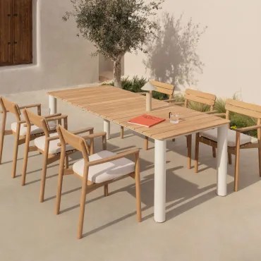 Set Tavolo Rettangolare 220x100 Cm In Alluminio E Legno Di Teak Sirka E 6 Sedie Da Giardino Con Braccioli In Legno Saira Legno Di Teak Chiaro - Sklum