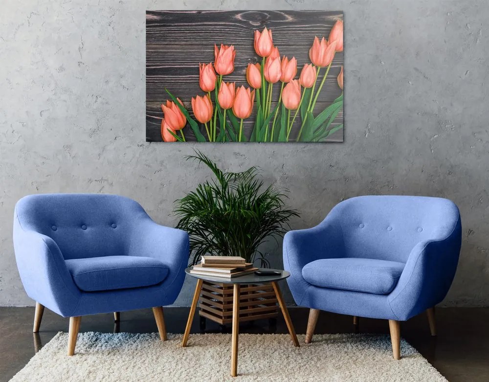 Stampa su tela – Incantevoli tulipani arancioni su sfondo di legno