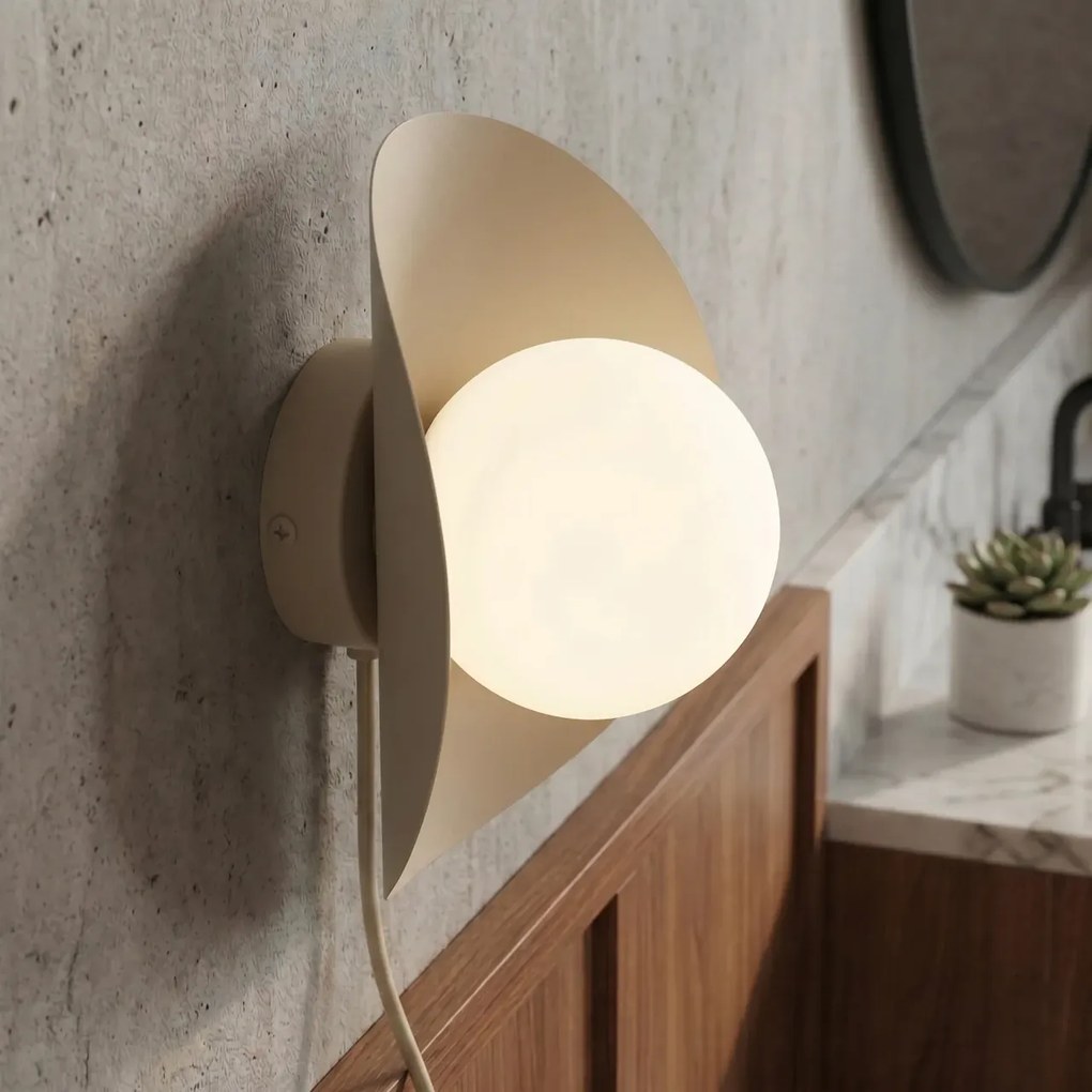 Applique da Parete FIERO M WL1 G9 con Presa Elettrica e Interruttore