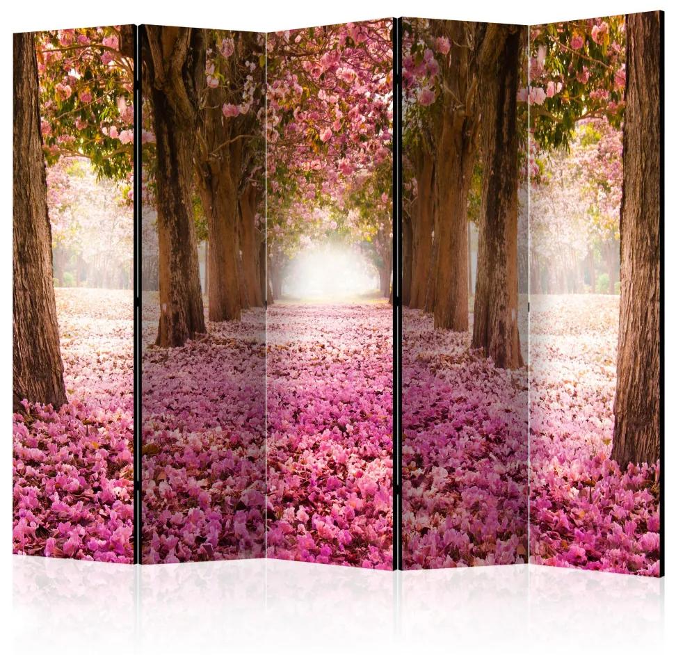 Paravento design Boschetto rosa II - alberi e strade tra foglie rosa