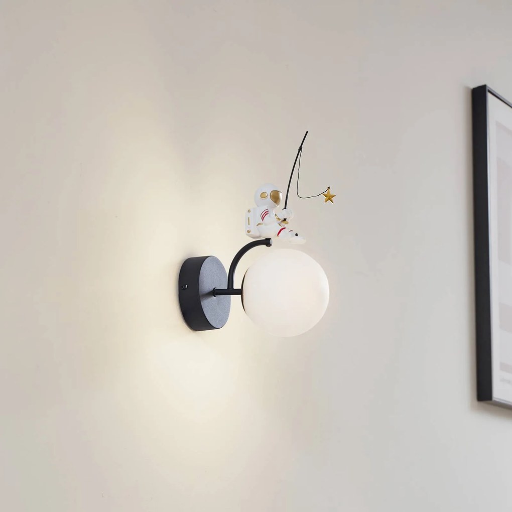 Applique da parete a LED Kosmo Lindby, dimmerabile, Bianco / Opale, Soggiorno / Sala da pranzo, Plastica, Giovanile, Applique a LED