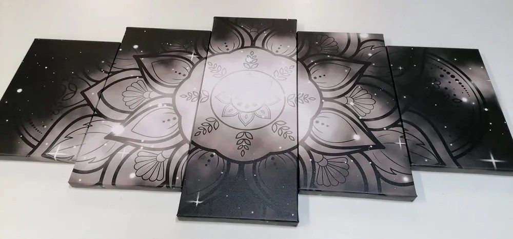Quadri 5 pezzi – Mandala con sfondo galassia in bianco e nero