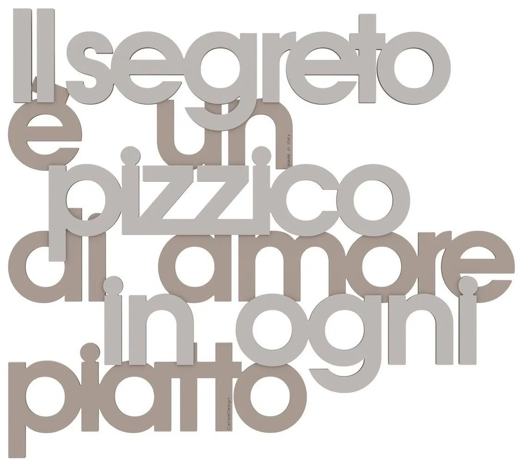 Callea Design Scritta da parete in legno "Il segreto è un pizzico..." -in varie colorazioni CAFFELATTE 65 x 57 cm