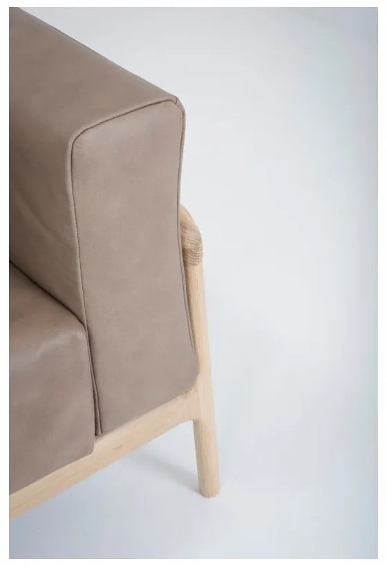 Divano in pelle di bufalo marrone chiaro con struttura in rovere massiccio , 240 cm Fawn - Gazzda