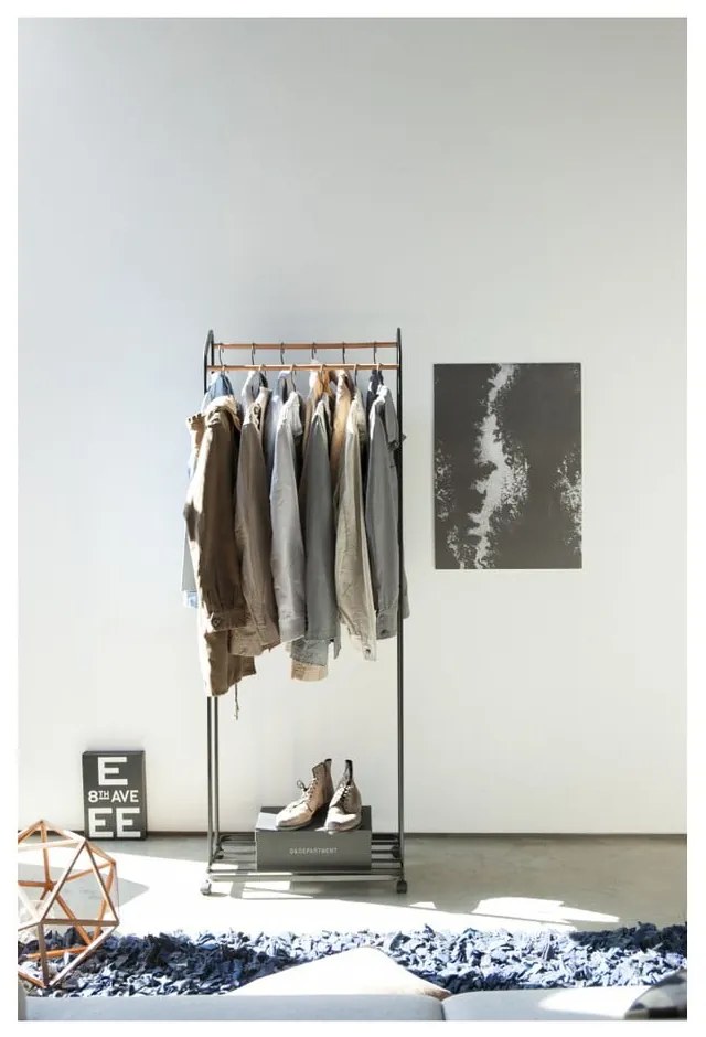 Appendiabiti nero in metallo con ruote Tower - YAMAZAKI