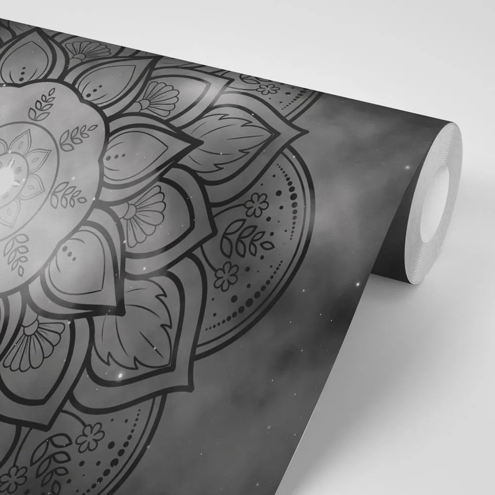 Carta da parati – Mandala in bianco e nero con sfondo galassia