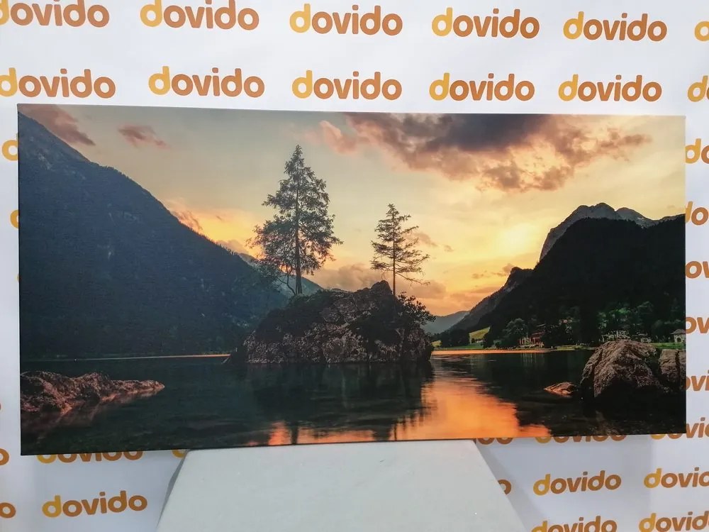 Quadro su tela – Paesaggio montano sul lago