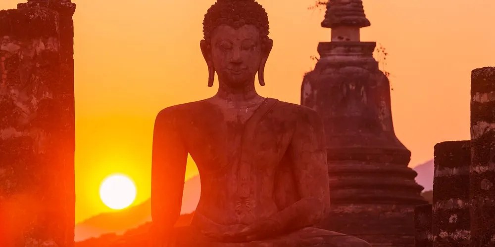 Stampa su tela – Statua di Buddha tra le pietre