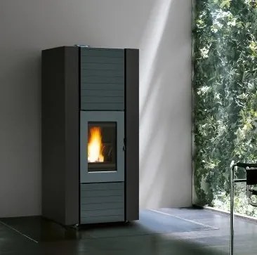 Palazzetti Martina Idro Lux 15 Stufa ermetica A Pellet  ad acqua Ecofire in acciaio nero