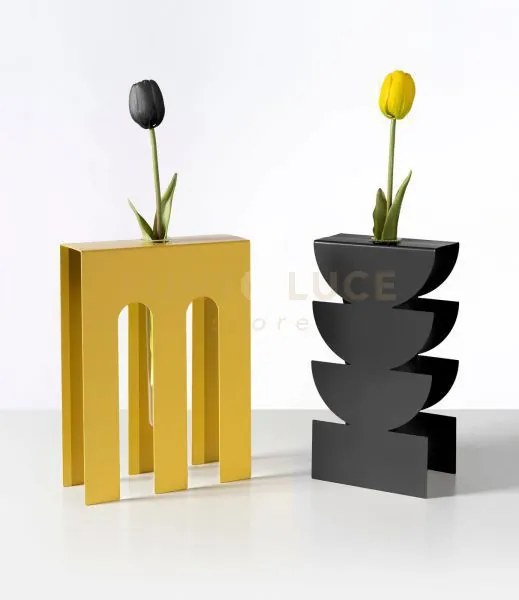 Vaso portafiore decorativo de chirico ocra