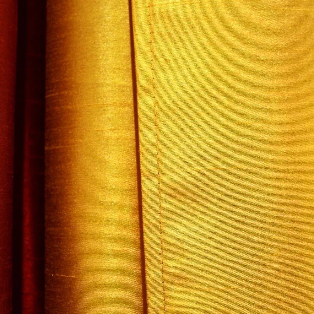 Tenda gialla in microsatinato 140x240 cm Shana – douceur d'intérieur