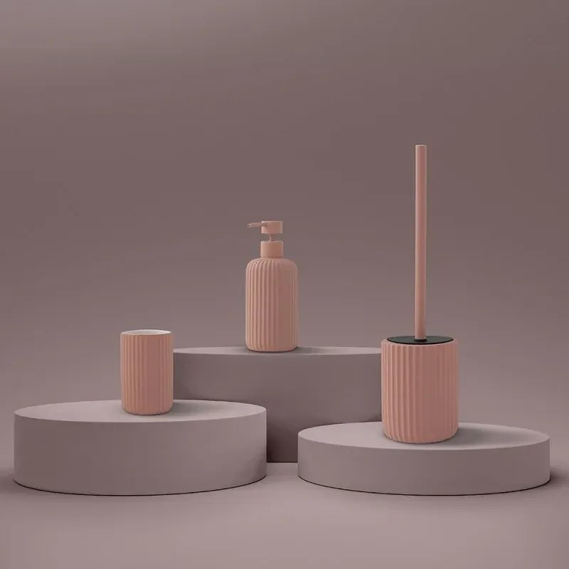Set accessori bagno in ceramica rosa con dispenser sapone e due portaspazzolini Spring