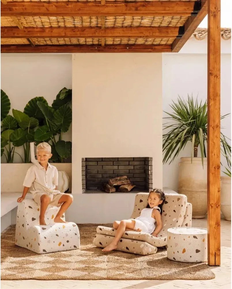 Poltrona per bambini bianca con rivestimento in bouclé e ciniglia Terrazzo Moon – Wigiwama