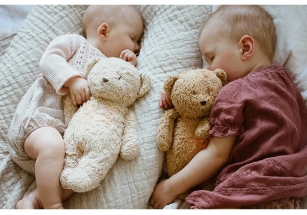 Moonie - Compagno di coccole con melodia e luce orsacchiotto 2.0 organic miele