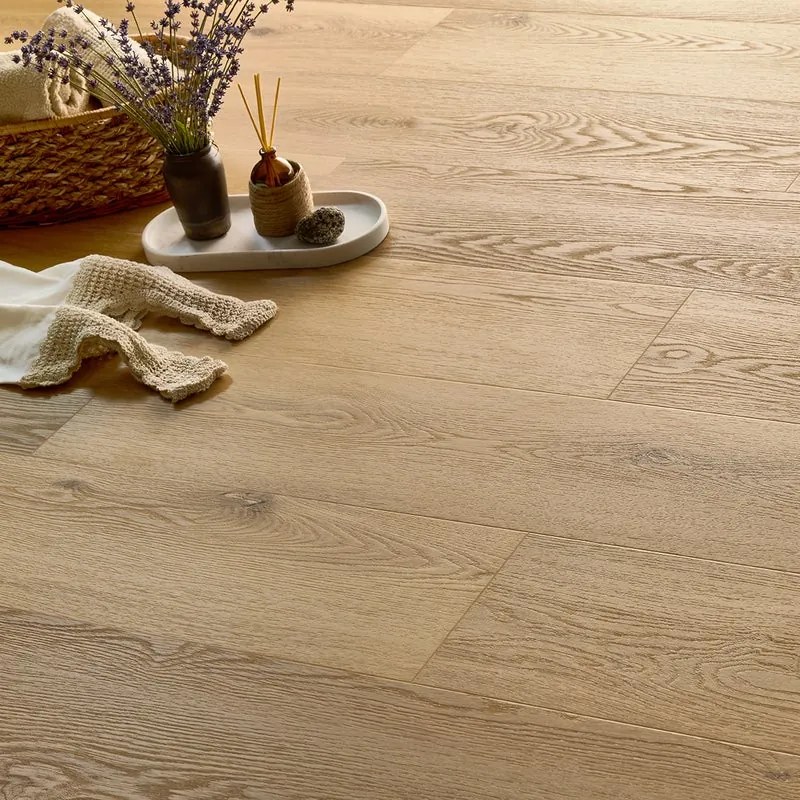 Pavimento SPC passaggio intenso Arezzo beige Sp 5.3 mm con sottopavimento integrato 2.24 m²
