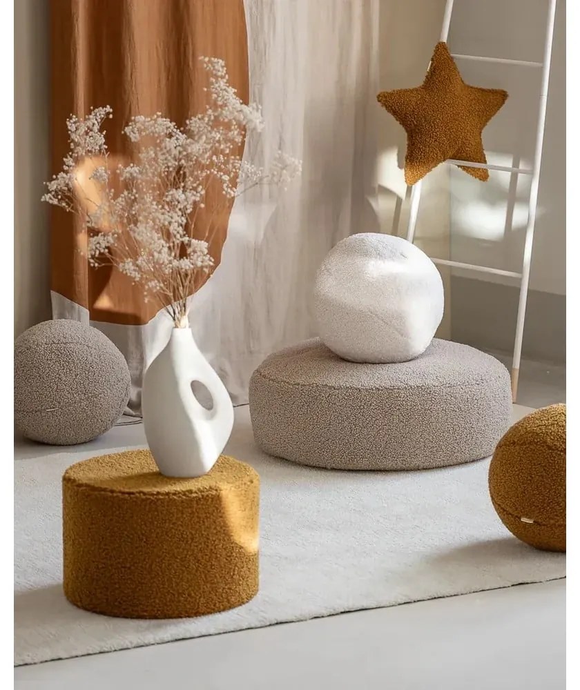 Cuscino per divano da bambini marrone con rivestimento in bouclé Star – Wigiwama