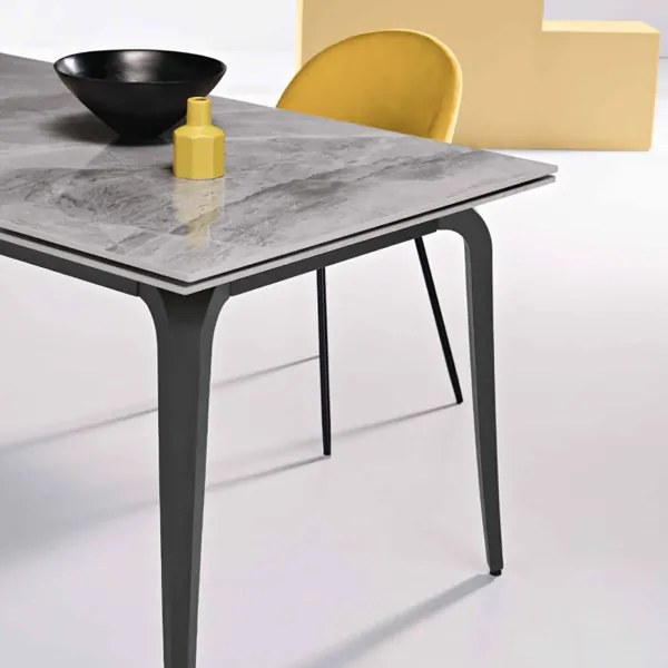 Tavolo in pietra effetto marmo Grigio allungabile a 240 cm FELIX
