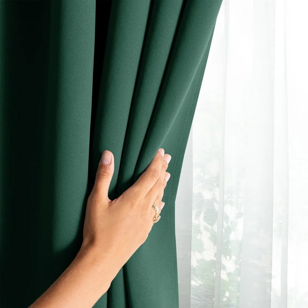 Tenda termoisolante/parzialmente oscurante verde scuro 140x175 cm Kierra – Restilo