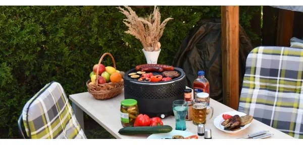 Griglia a carbone da tavolo 4xAA/USB nera