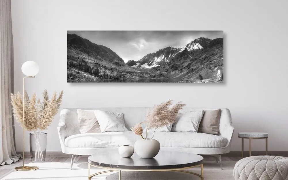 Stampa su tela – Montagne maestose con lago in bianco e nero
