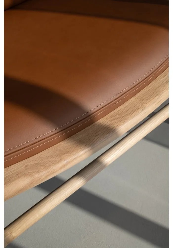 Poltrona con struttura in rovere massiccio e seduta in pelle di bufalo color marrone cognac. Dedo - Gazzda