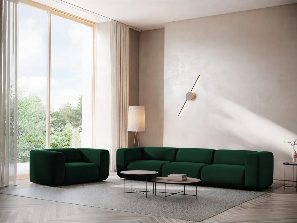 Poltrona verde scuro con rivestimento in velluto Ekahi – Makamii