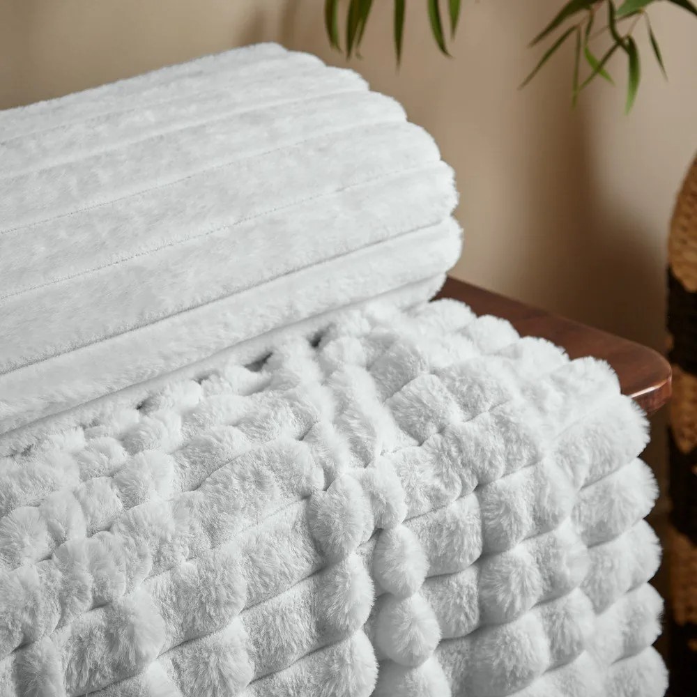 Coperta bianca in micropile 130x170 cm Cosy Ribbed – Catherine Lansfield