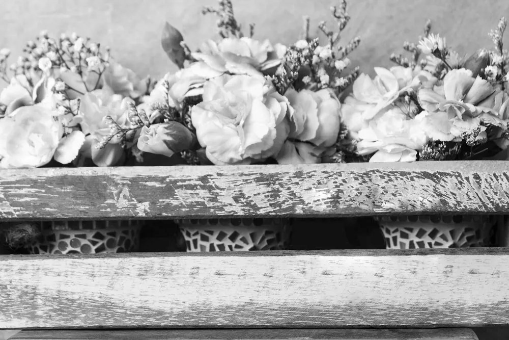Stampa su tela – Fiori in bianco e nero in cassetta senza cuore