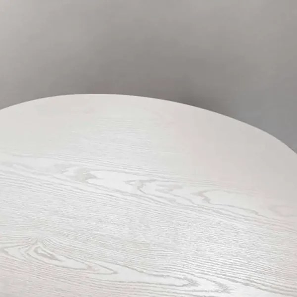 Tavolino sagomato con piano in legno Bianco Frassino e base in metallo OYA