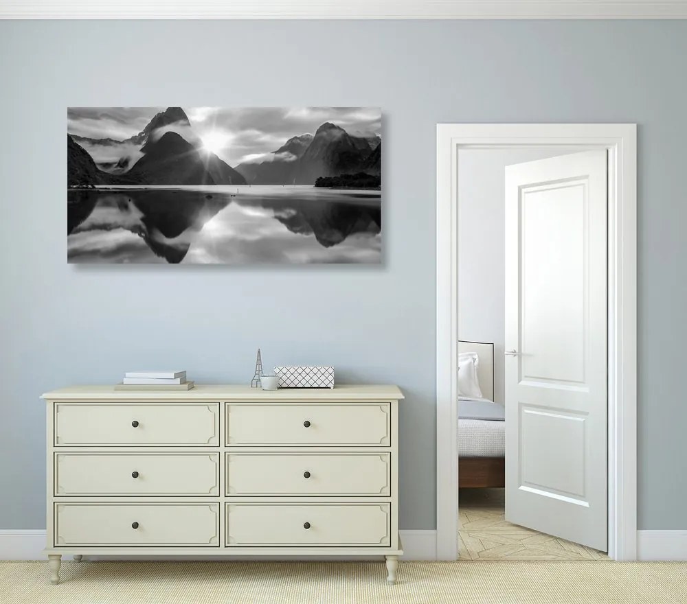 Quadro su tela – Milford Sound all'alba in bianco e nero