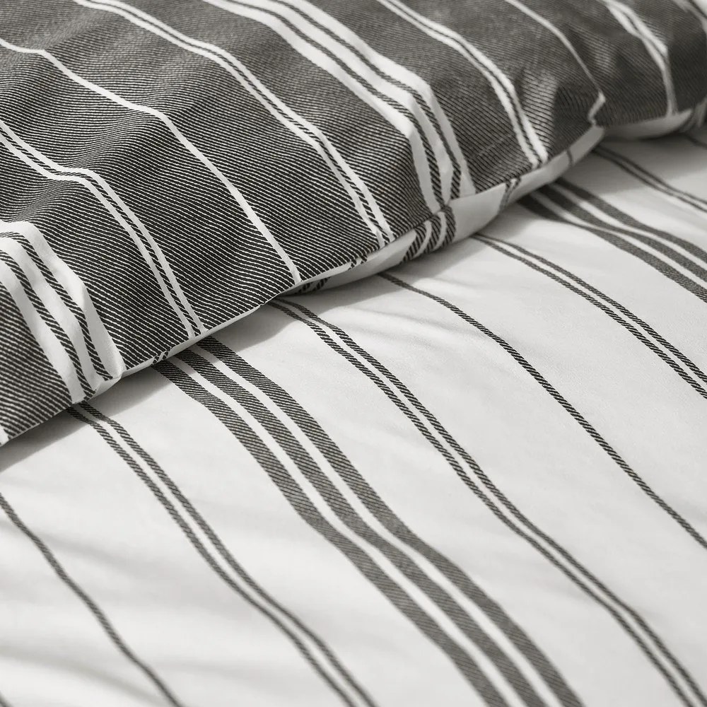 Set copripiumino e federa bianco e nero per letto matrimoniale 3 pezzi 200x200 cm Harbour Stripe – Catherine Lansfield