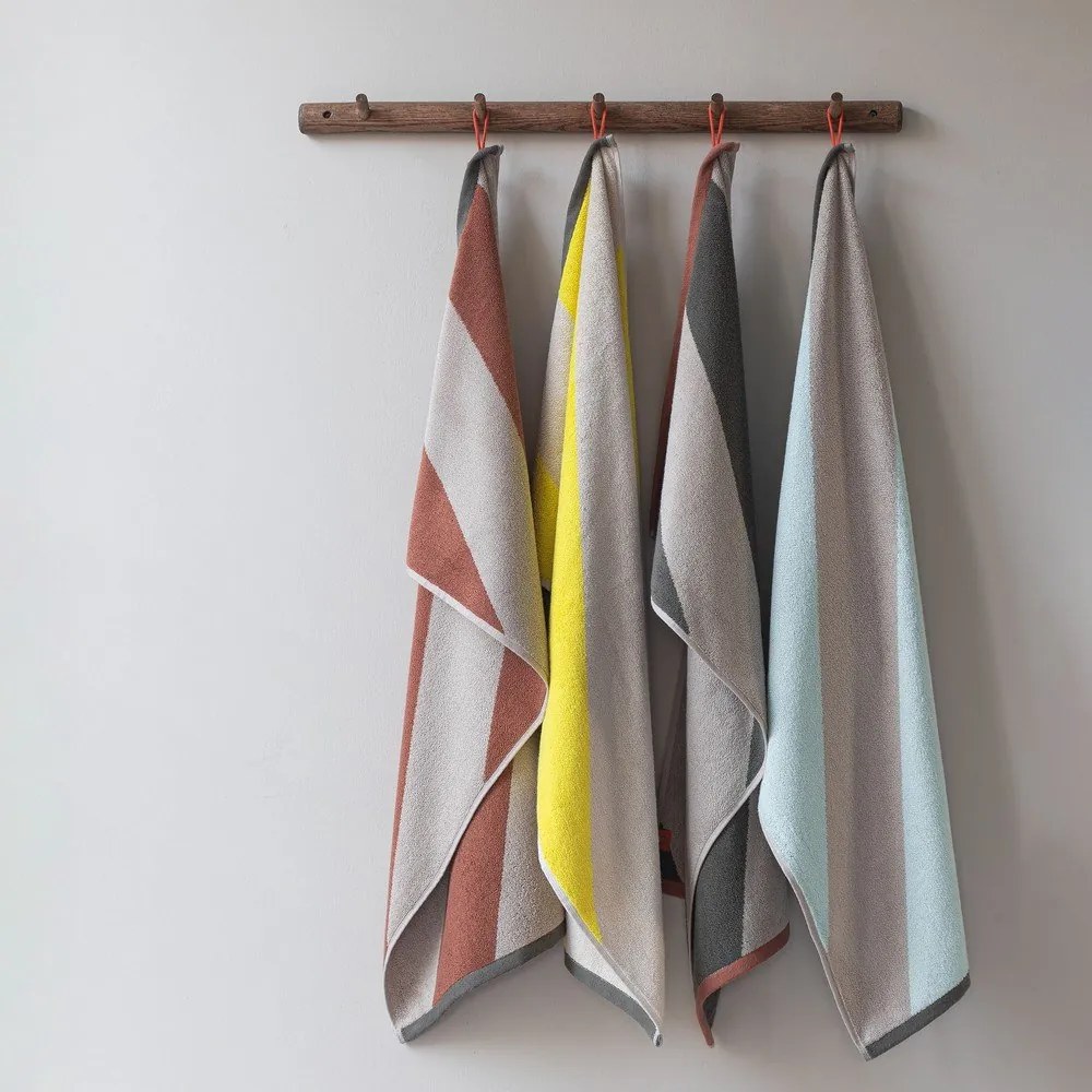 Asciugamano giallo in spugna in cotone organico 70x133 cm Diagonal - Mette Ditmer Denmark