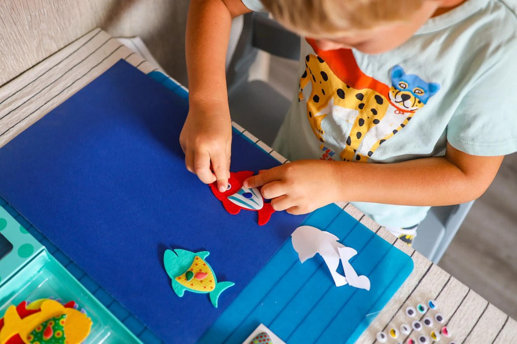 Gioco con adesivi - amiamo il pesce