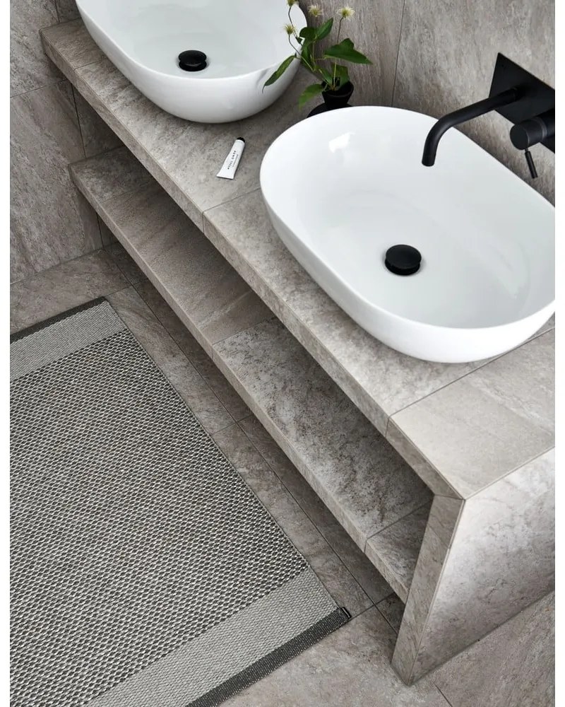 Passatoia da interno/esterno grigia 85x260 cm Edit Warm Grey – Pappelina