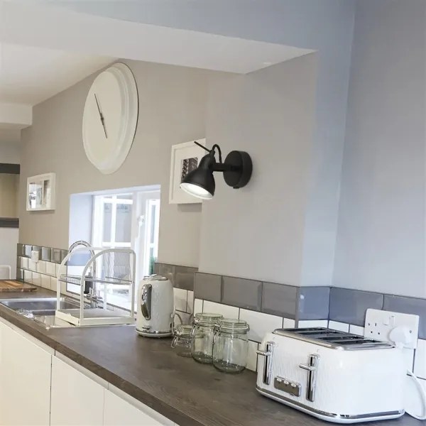 Searchlight 1541BK - Faretto da parete FOCUS 1xGU10/50W/230V nero