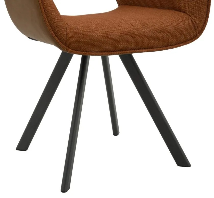 Set di sedie MONTMARTRE in similpelle marrone, tessuto terracotta e gambe in metallo nero, con braccioli