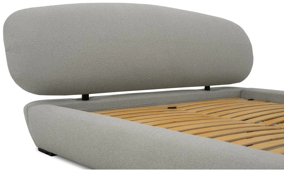 Letto matrimoniale imbottito grigio chiaro con doghe in legno 160x200 cm Odette - Scandic