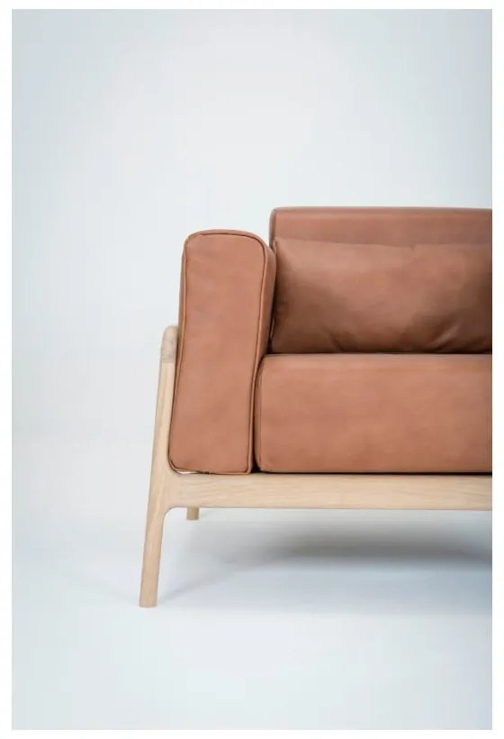 Poltrona in pelle di bufalo marrone cognac con struttura in rovere massiccio Fawn - Gazzda