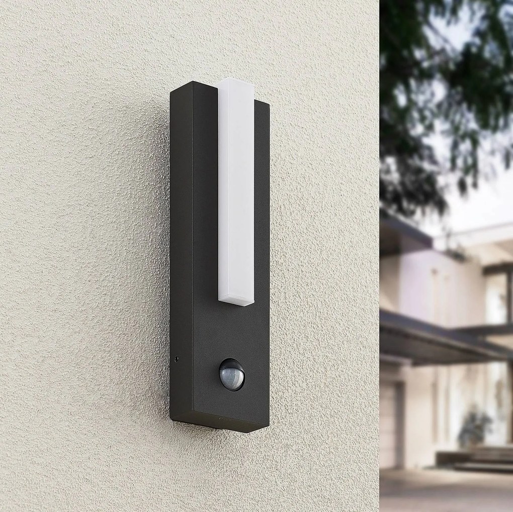 Lucande Applique da esterni LED Virgalia, rilevatore di movimento, IP54 Virgalia, Nero, Alluminio, Moderno