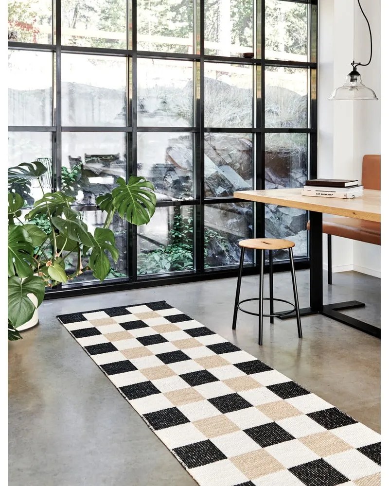 Passatoia da interno/esterno nera/color crema 70x240 cm Pix Black Vanilla – Pappelina