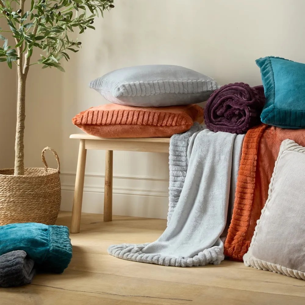 Cuscino decorativo in micropile 55x55 cm Velvet and Faux Fur – Catherine Lansfield