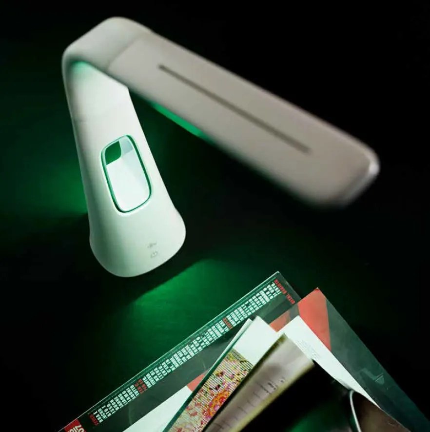 Lampada da tavolo flex in plastica colore bianco con ventilatore (ULTIMI DISPONIBILI - N°1)