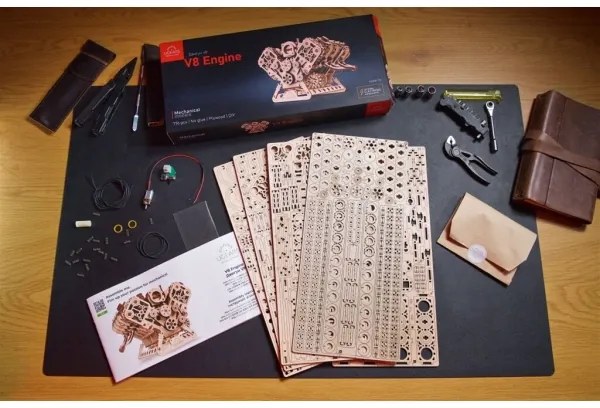 Ugears - Puzzle meccanico 3D in legno Motore V8