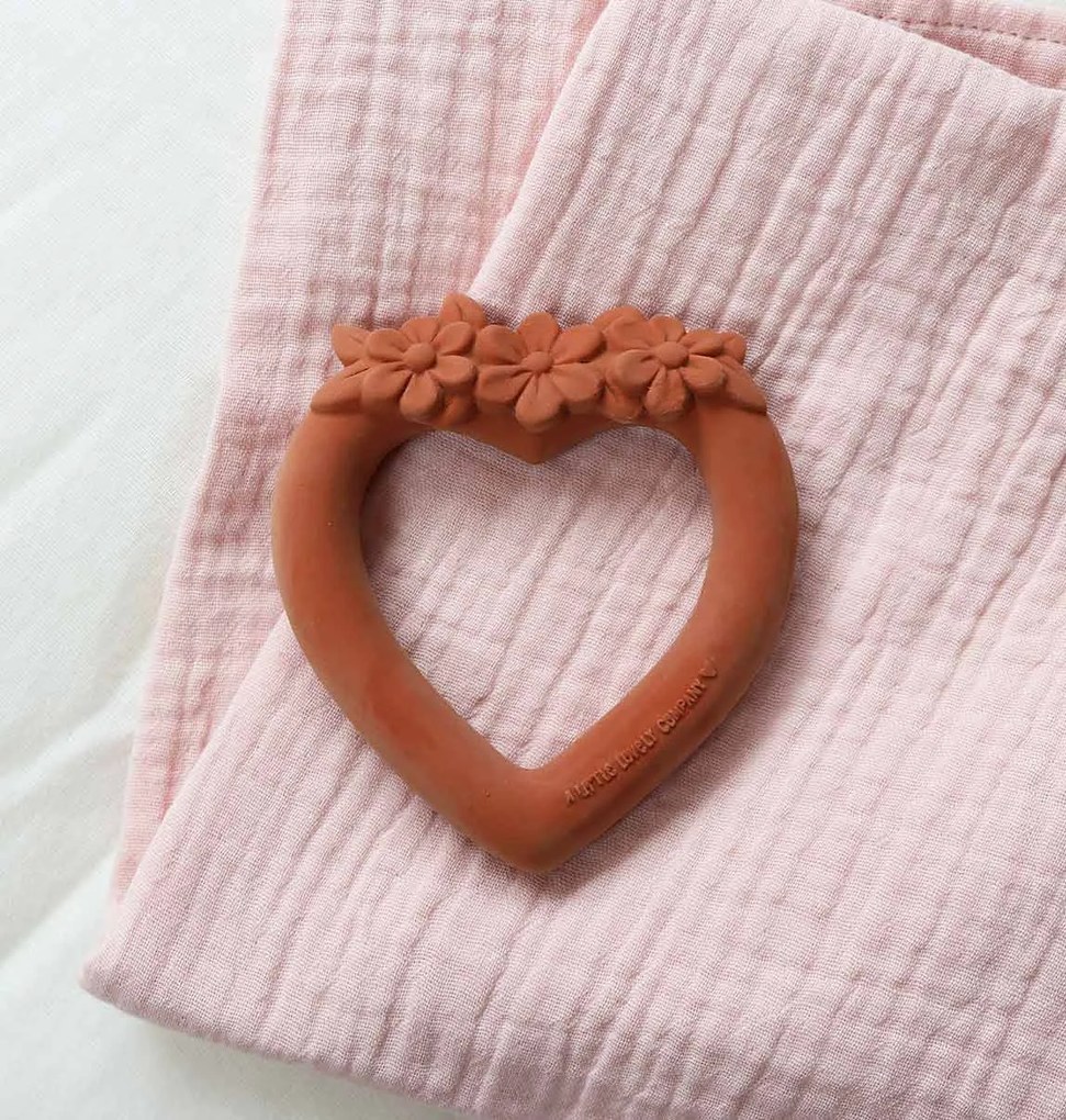A Little Lovely Company - anello dentizione in gomma naturale - cuore terracotta