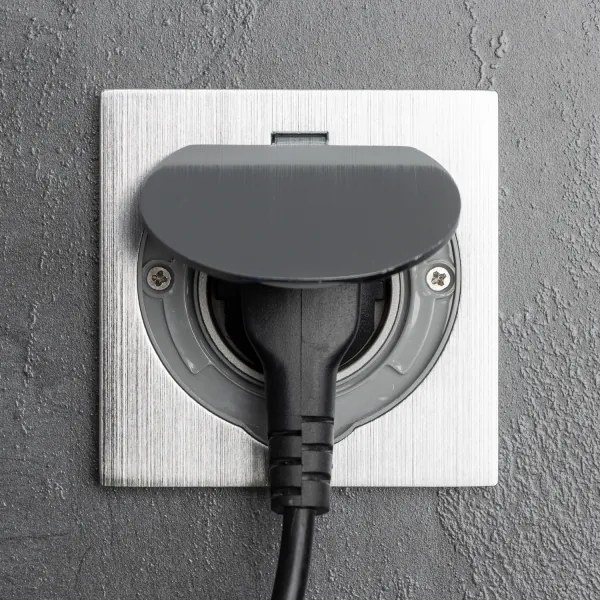 Brilagi - Presa a pavimento da incasso per esterno IP55 cromo opaco quadrato