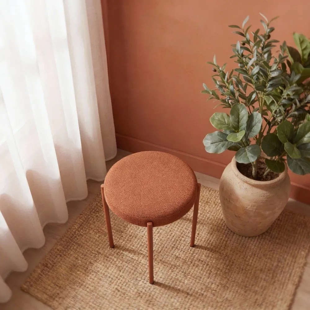 Sgabello color terracotta in metallo impilabile Pelican – Unique Furniture