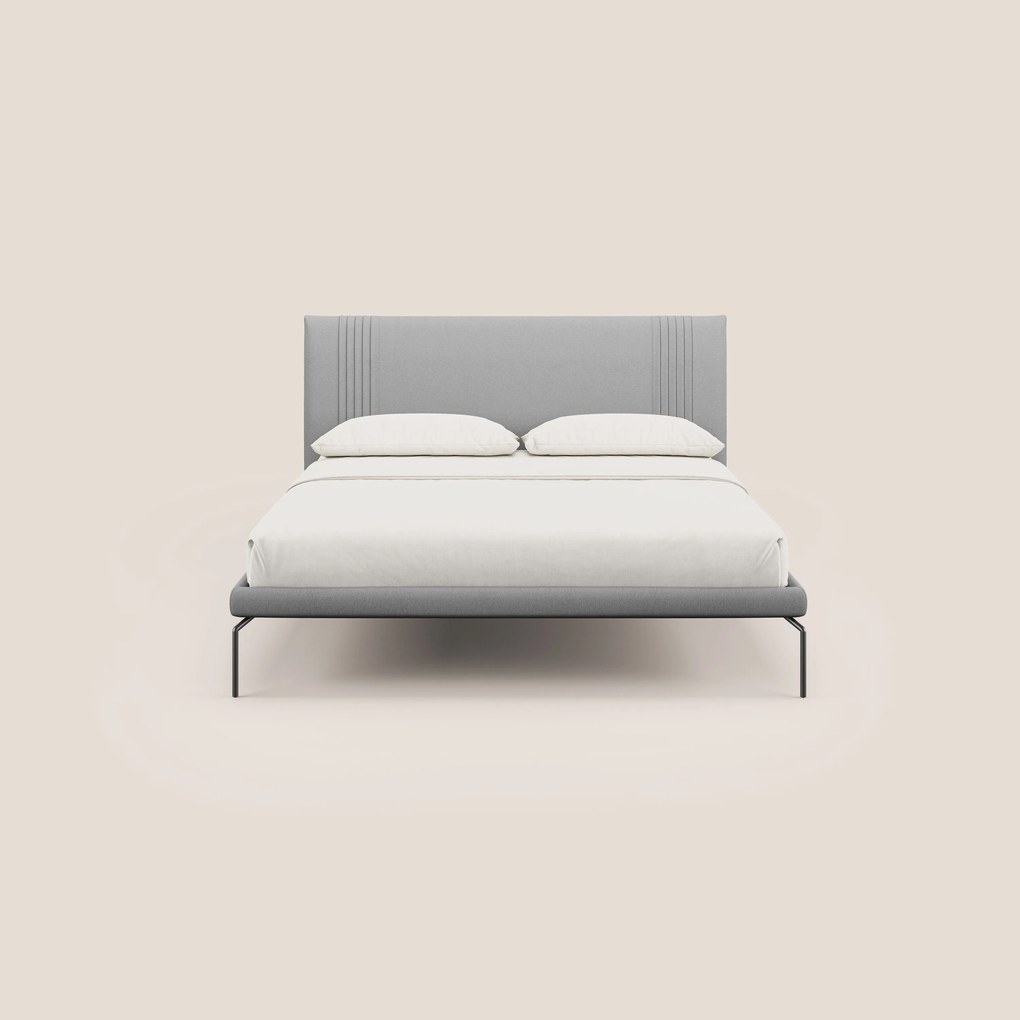 Finn letto imbottito con piedi alti in metallo in tessuto smacchiabile T05 grigio