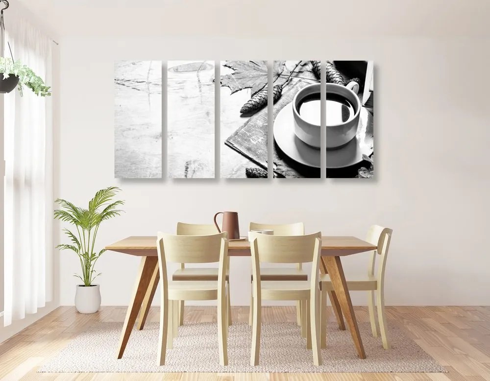 Quadri 5 pezzi – Tazza di caffè in autunno in bianco e nero